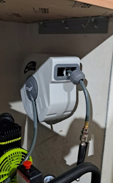 WĄŻ DO SPRĘŻARKI AUTOMATYCZNY ZWIJAK 1/4" 30 METRÓW